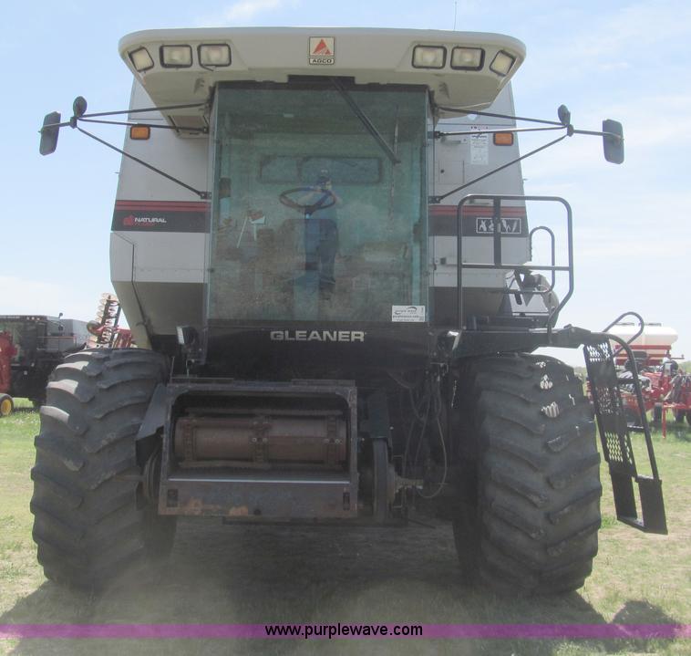 image for item I7040 1999 Gleaner R62 combine
