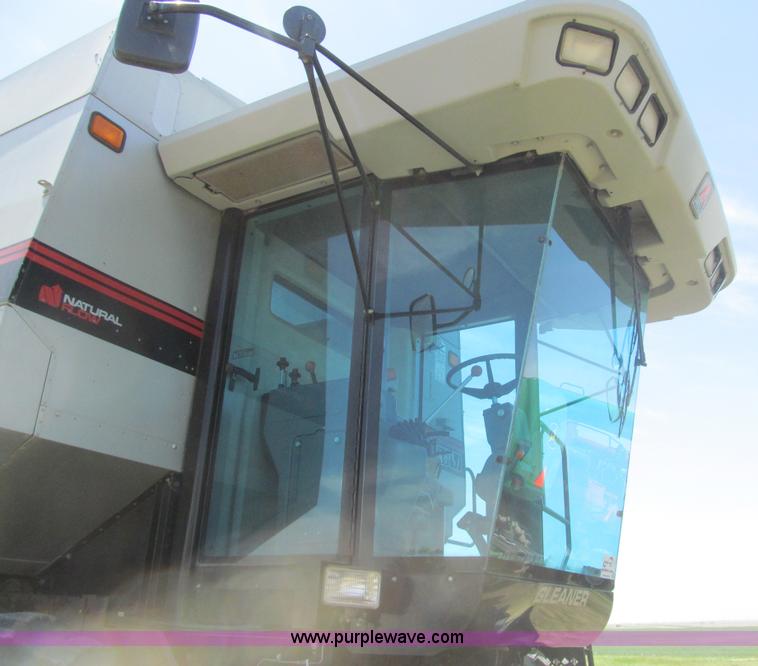 image for item I7040 1999 Gleaner R62 combine