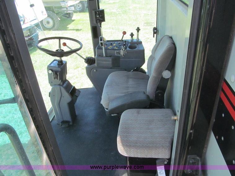 image for item I7040 1999 Gleaner R62 combine