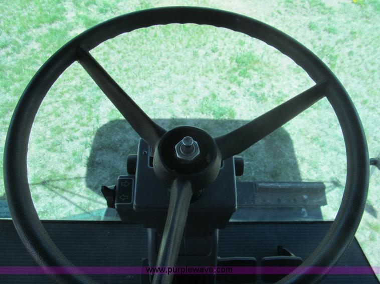 image for item I7040 1999 Gleaner R62 combine