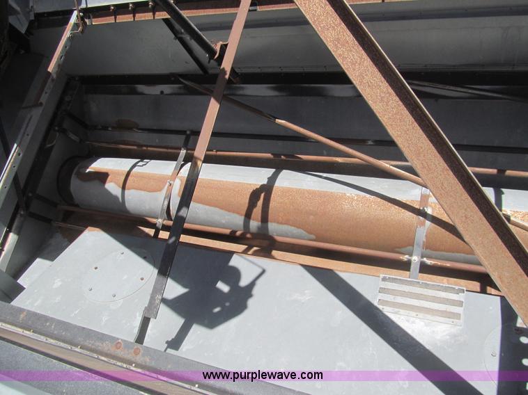 image for item I7040 1999 Gleaner R62 combine