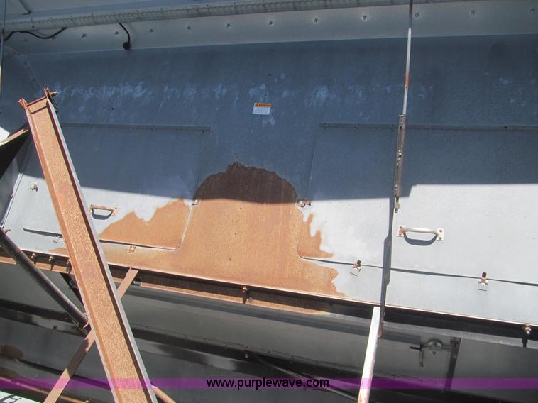 image for item I7040 1999 Gleaner R62 combine