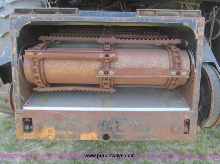 image for item I7040 1999 Gleaner R62 combine