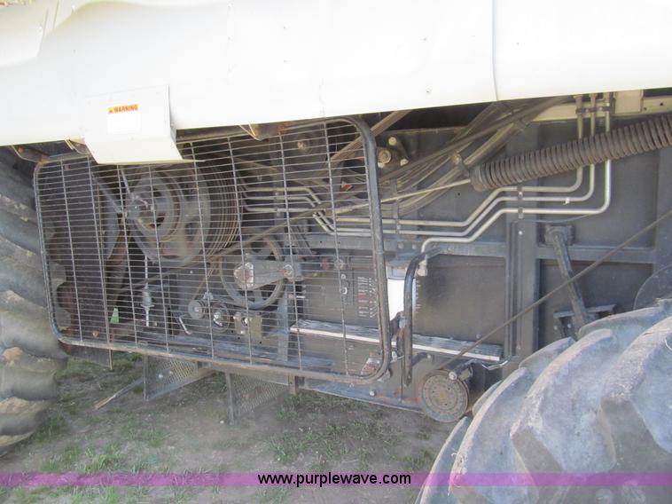 image for item I7040 1999 Gleaner R62 combine