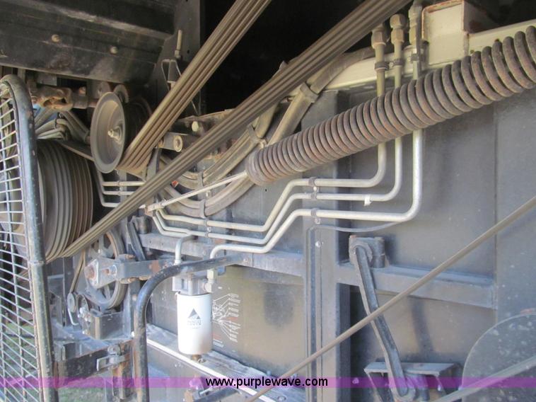 image for item I7040 1999 Gleaner R62 combine