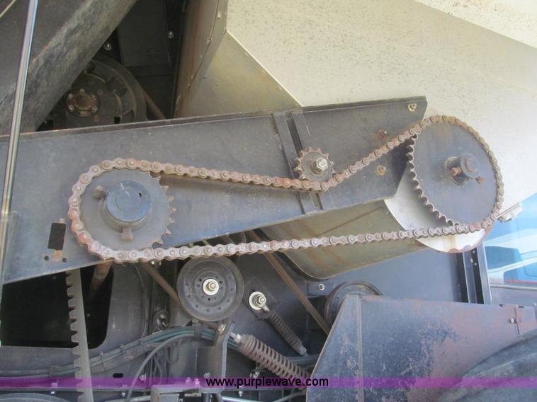 image for item I7040 1999 Gleaner R62 combine