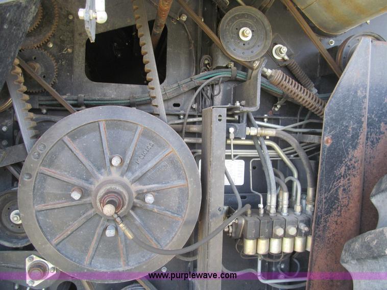 image for item I7040 1999 Gleaner R62 combine