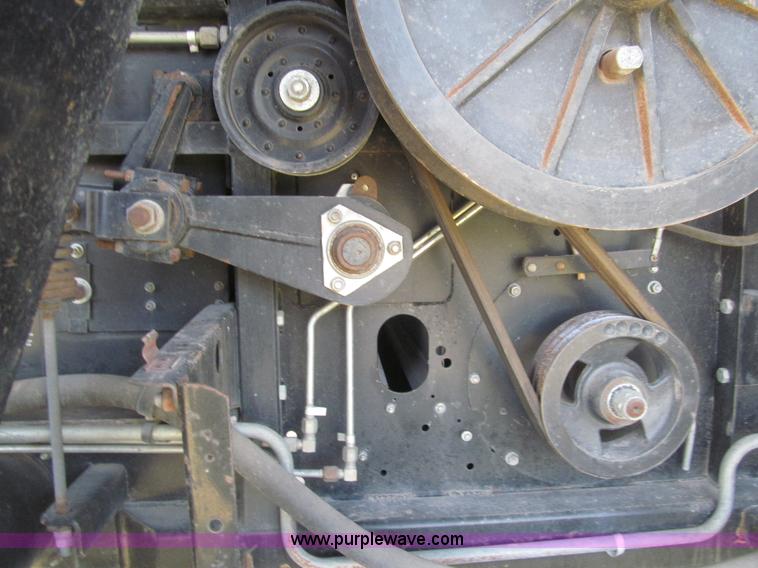 image for item I7040 1999 Gleaner R62 combine