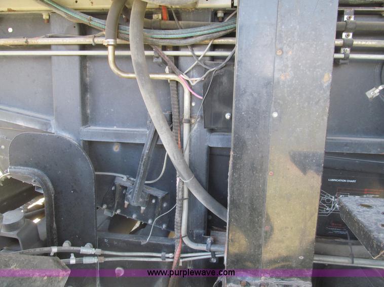 image for item I7040 1999 Gleaner R62 combine