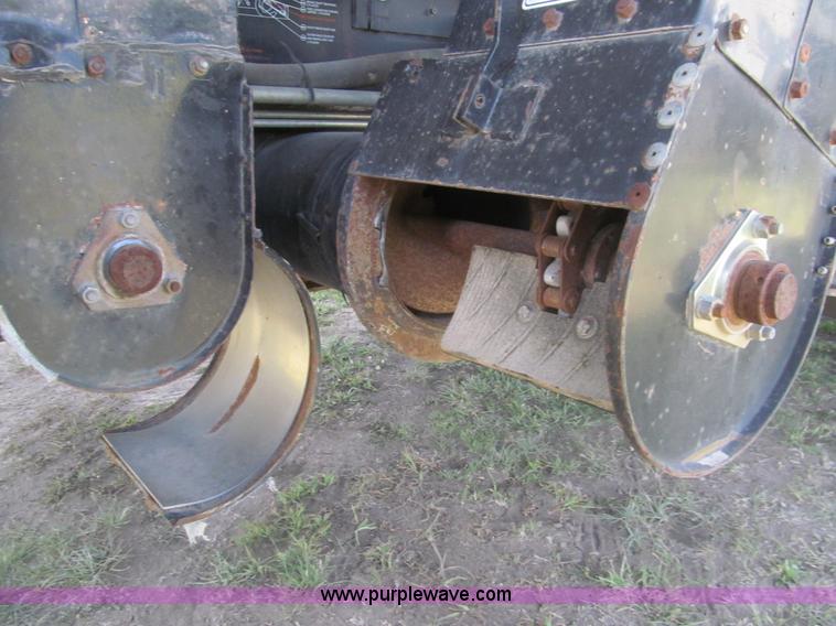 image for item I7040 1999 Gleaner R62 combine