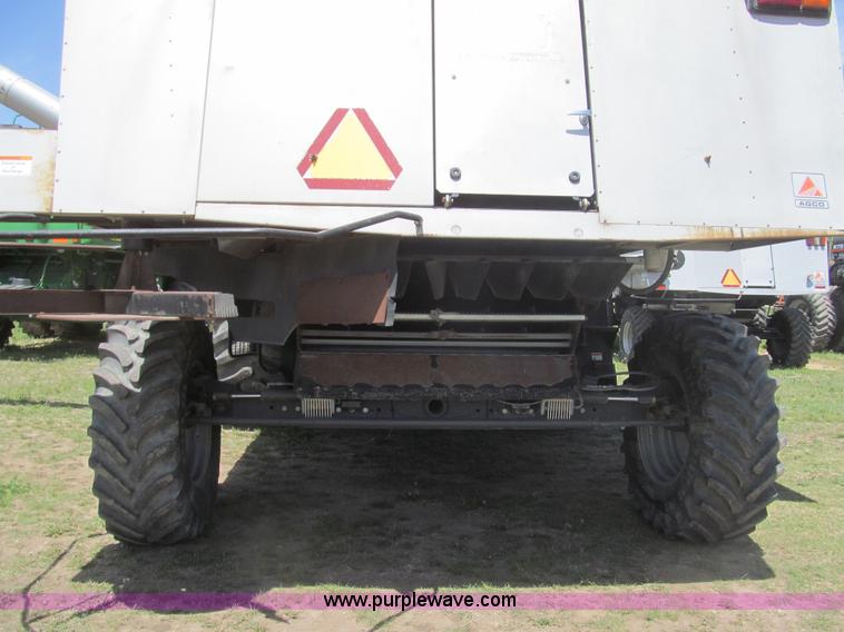 image for item I7040 1999 Gleaner R62 combine