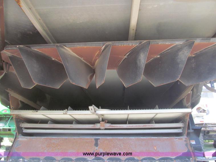 image for item I7040 1999 Gleaner R62 combine