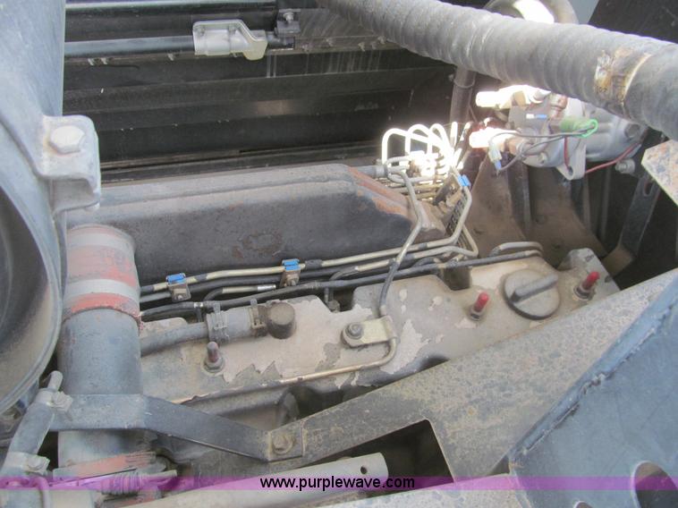 image for item I7040 1999 Gleaner R62 combine