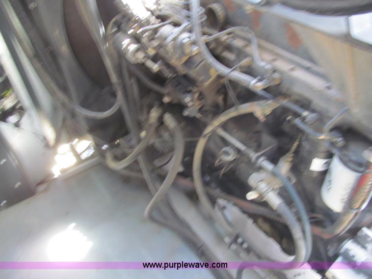 image for item I7040 1999 Gleaner R62 combine