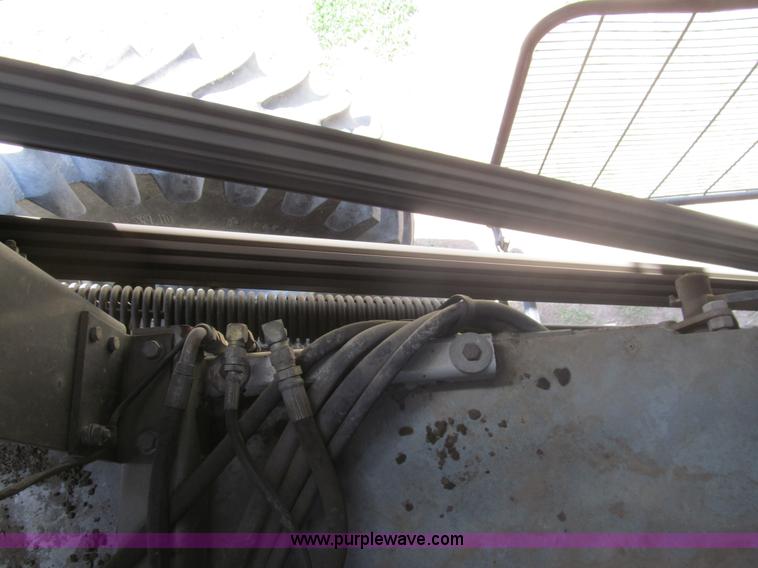 image for item I7040 1999 Gleaner R62 combine