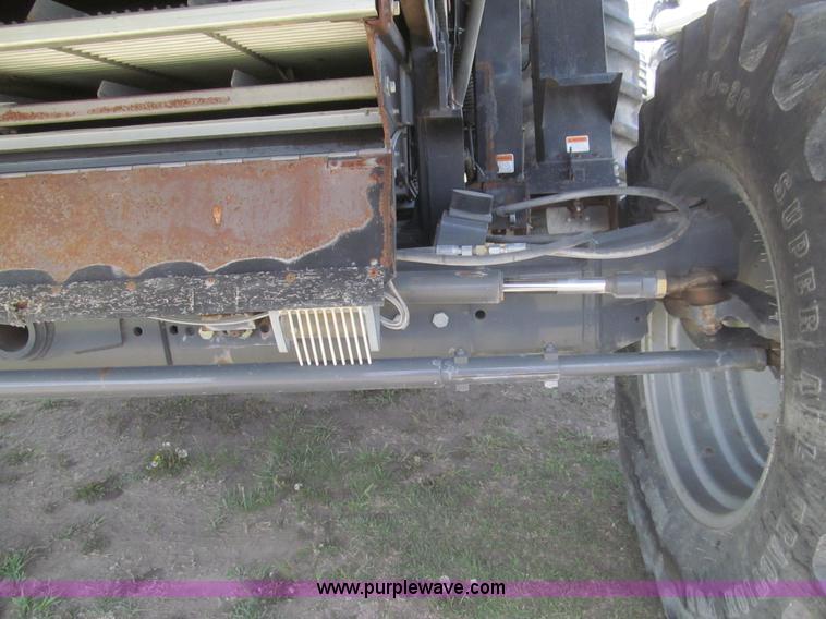 image for item I7040 1999 Gleaner R62 combine