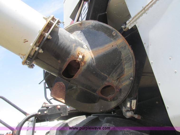 image for item I7040 1999 Gleaner R62 combine