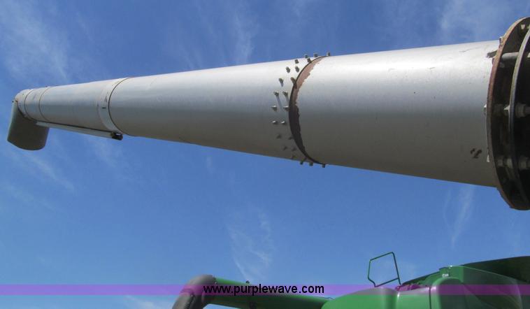 image for item I7040 1999 Gleaner R62 combine