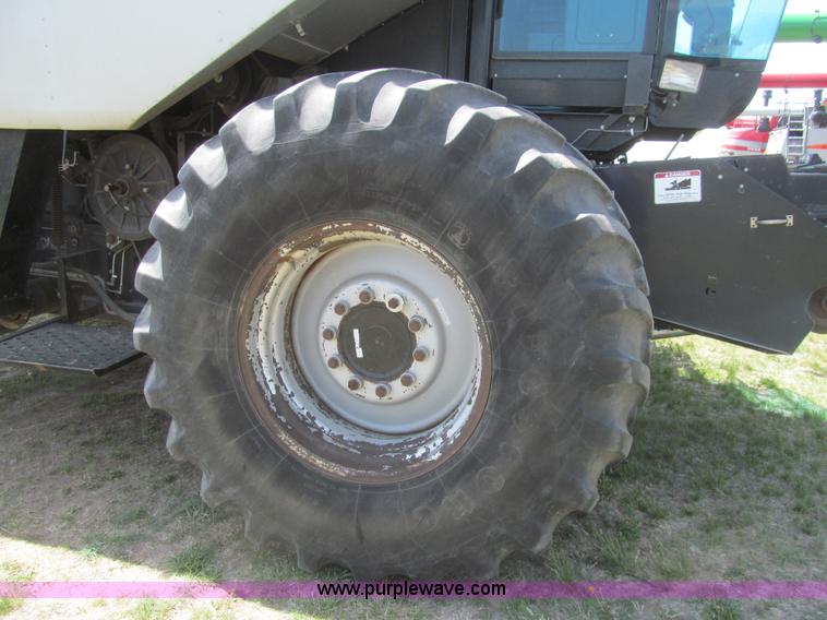 image for item I7040 1999 Gleaner R62 combine