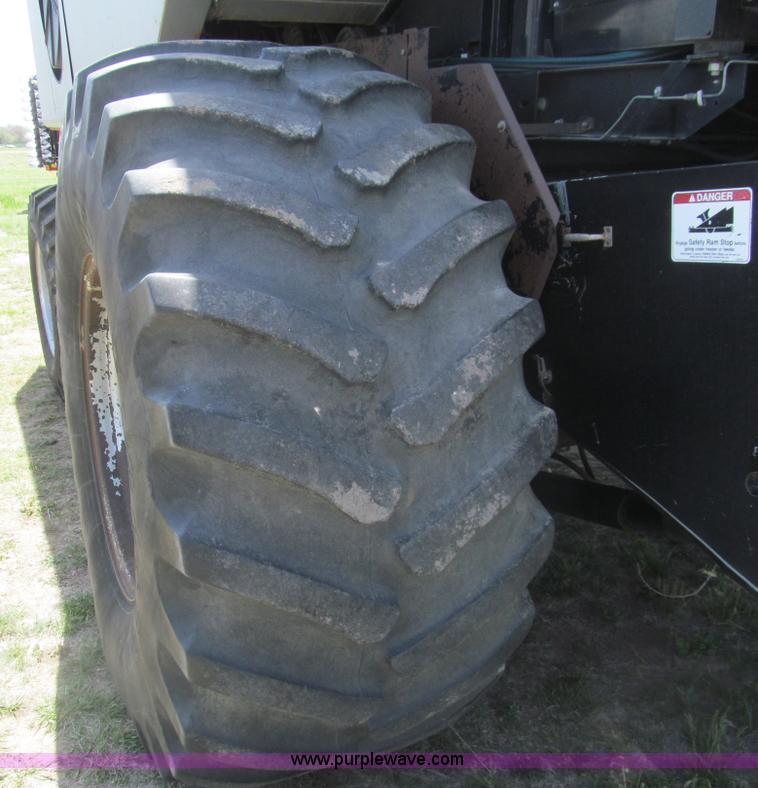 image for item I7040 1999 Gleaner R62 combine