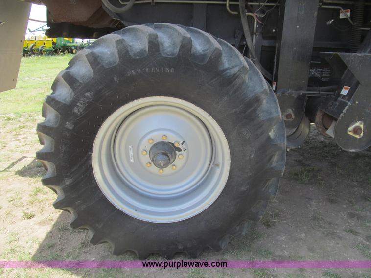 image for item I7040 1999 Gleaner R62 combine