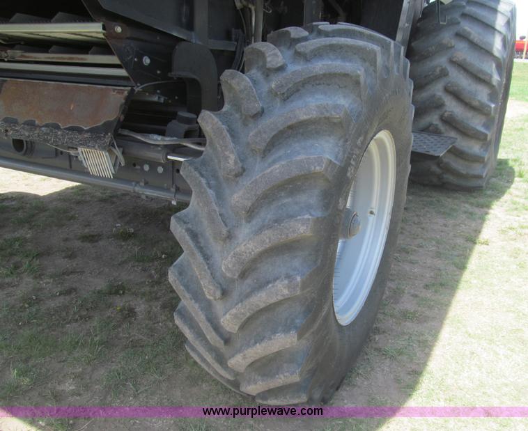 image for item I7040 1999 Gleaner R62 combine