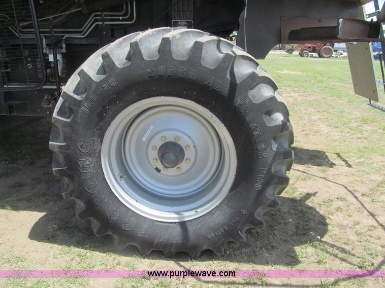 image for item I7040 1999 Gleaner R62 combine