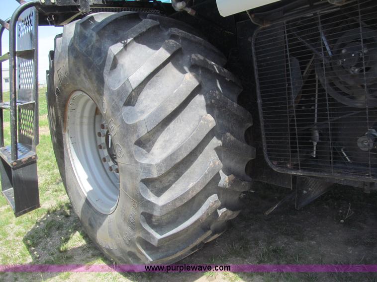 image for item I7040 1999 Gleaner R62 combine