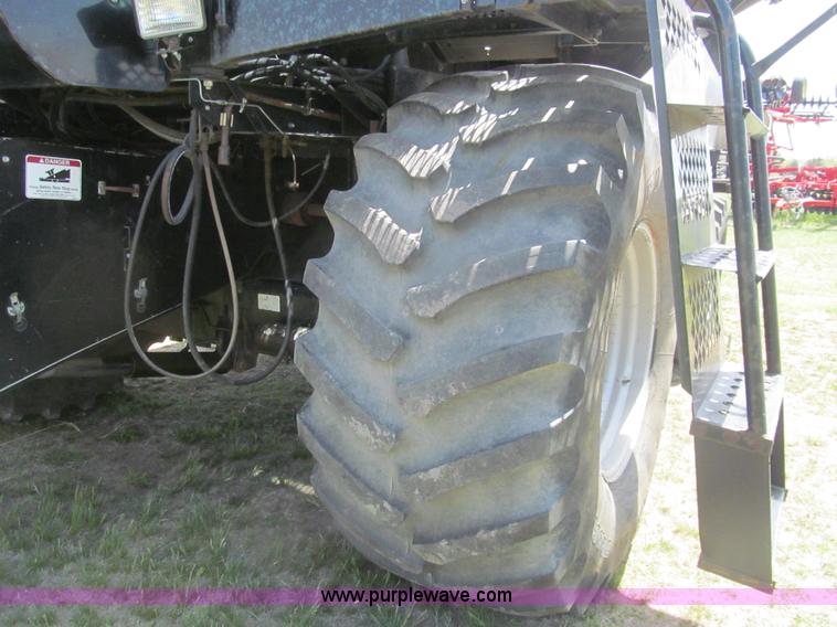 image for item I7040 1999 Gleaner R62 combine