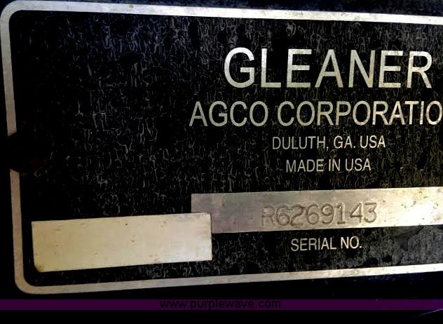 image for item I7040 1999 Gleaner R62 combine