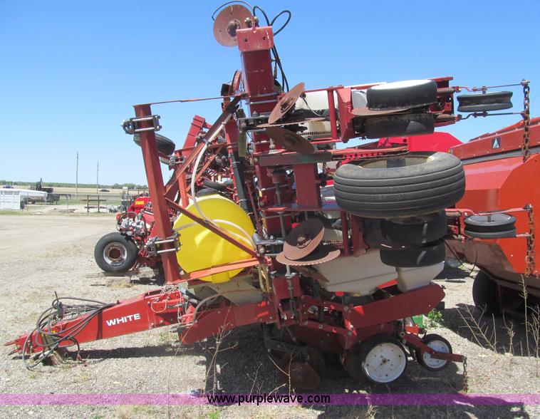 image for item I7075 AGCO White 6100 planter