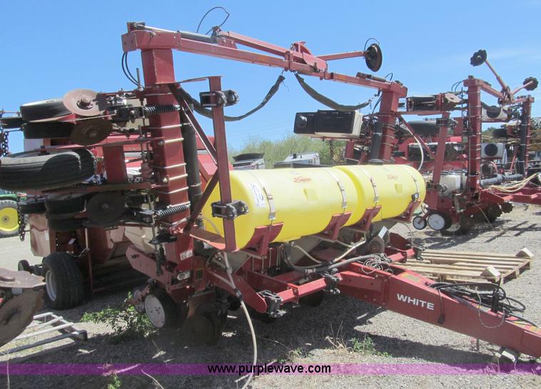 image for item I7075 AGCO White 6100 planter