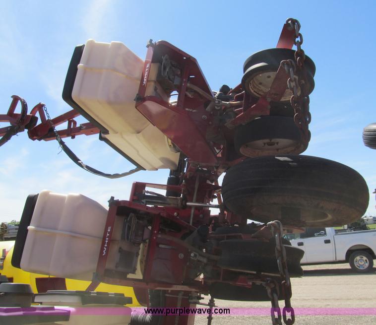 image for item I7075 AGCO White 6100 planter