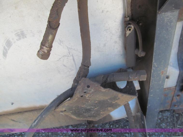 image for item I7076 Gleaner 327 rigid head