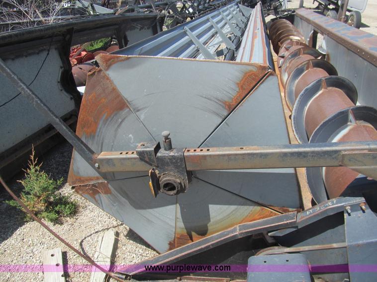 image for item I7076 Gleaner 327 rigid head