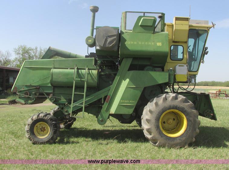 image for item I9674 John Deere 105 combine