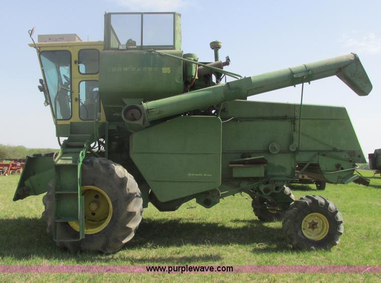 image for item I9674 John Deere 105 combine