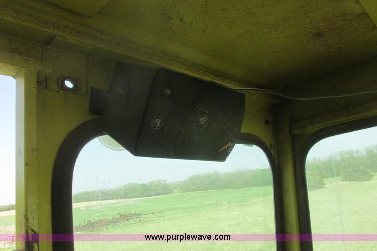 image for item I9674 John Deere 105 combine