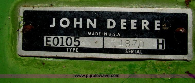 image for item I9674 John Deere 105 combine