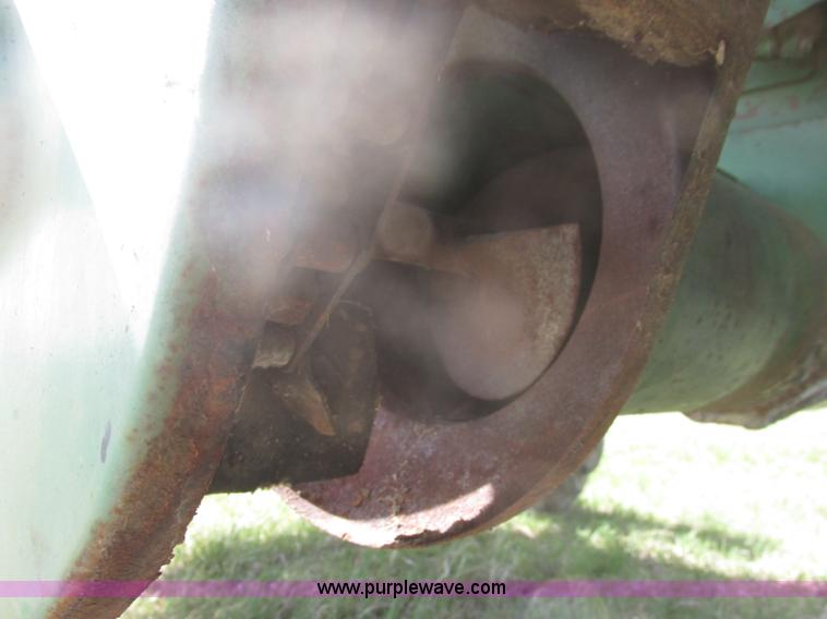 image for item I9674 John Deere 105 combine