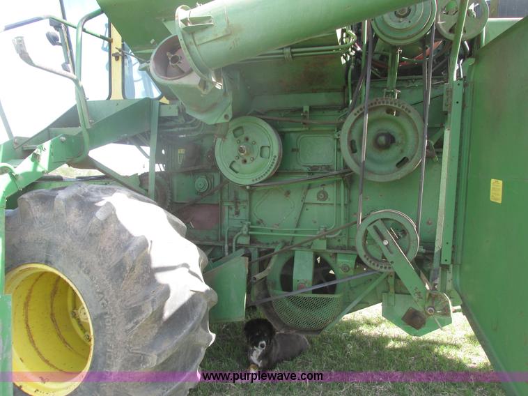 image for item I9674 John Deere 105 combine