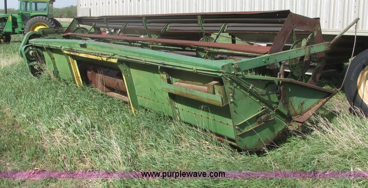 image for item I9674 John Deere 105 combine