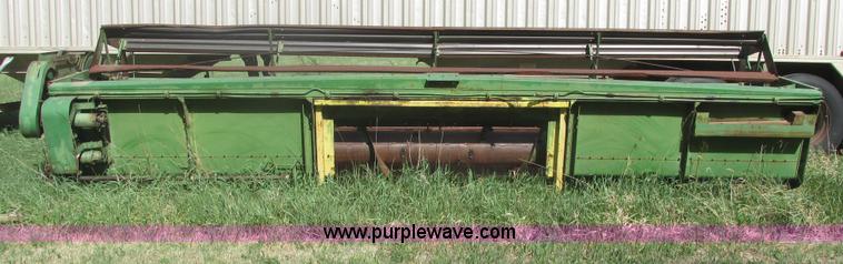 image for item I9674 John Deere 105 combine