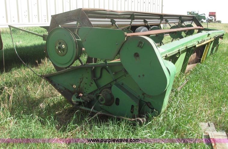 image for item I9674 John Deere 105 combine