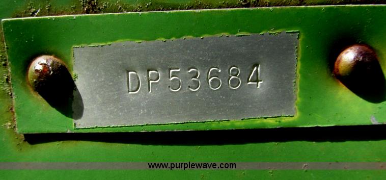 image for item I9674 John Deere 105 combine