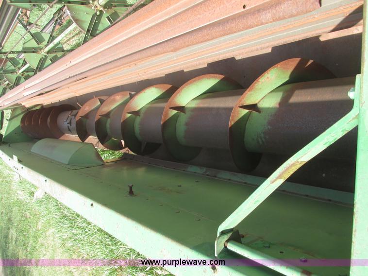 image for item I9674 John Deere 105 combine