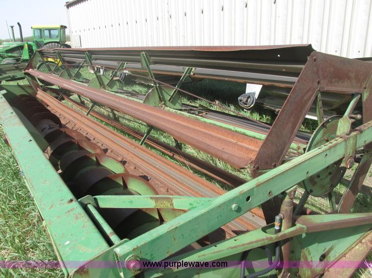 image for item I9674 John Deere 105 combine