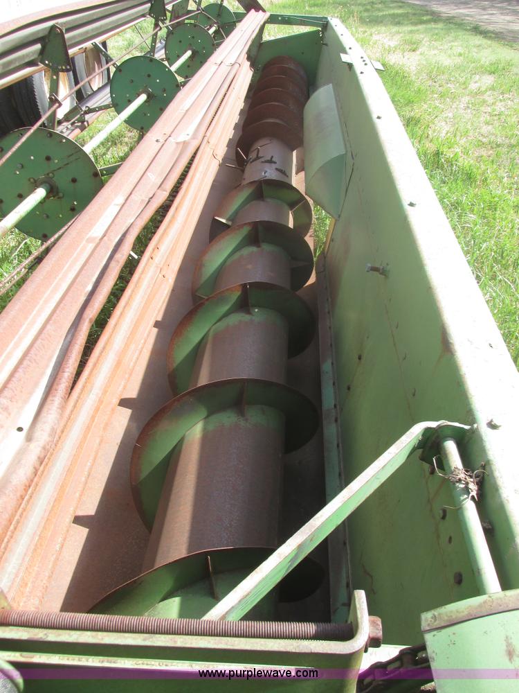 image for item I9674 John Deere 105 combine