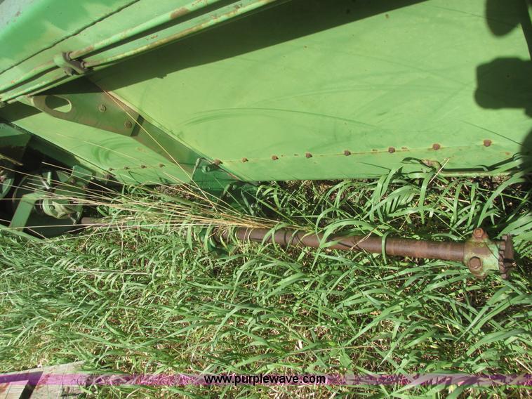 image for item I9674 John Deere 105 combine