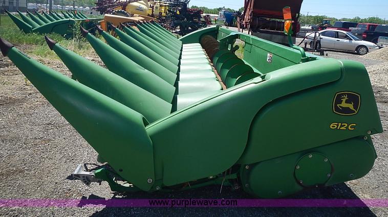image for item J3232 2009 John Deere 612C corn head